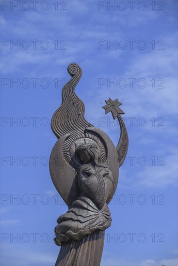 Wooden sculpture in the fortified village of Zumberk u Novych Hradu