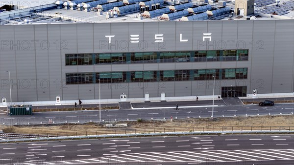 Aerial view of Tesla Gigafactory