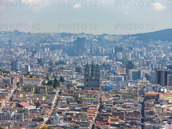 View of the capital from the Mirador de Panecillo viewpoint