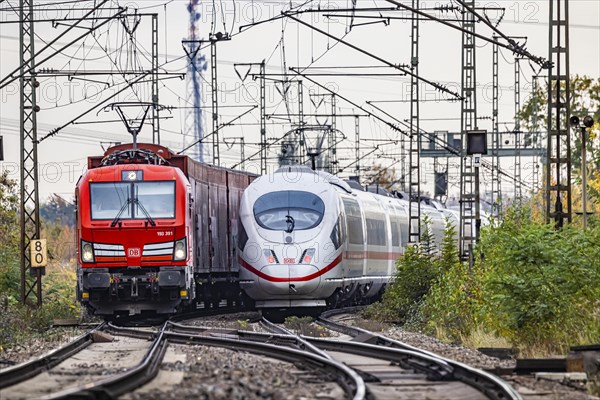 ICE and goods train with Siemens Vectron BR 193 meet on open track on the Schusterbahn