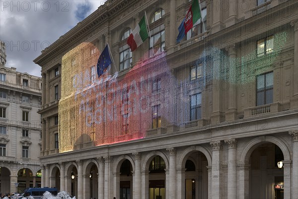 Illuminated advertising on the facade of a language institute