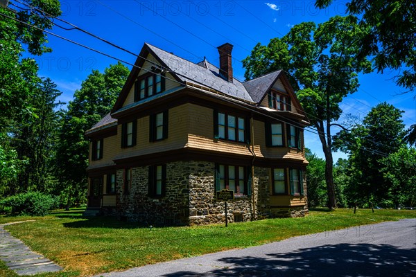 Historic Huguenot Street