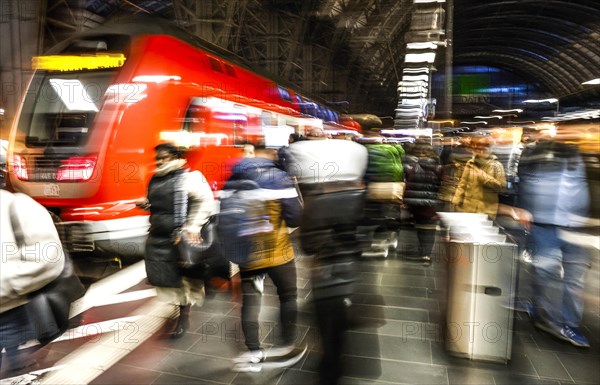 Dense crowds at Frankfurt Central Station. Around half a million people pass through the station halls every day