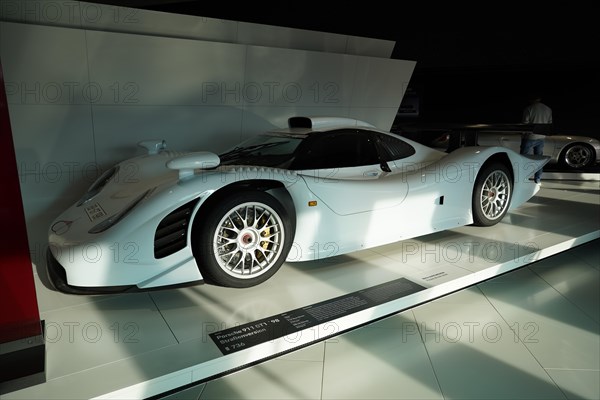 Porsche 911 GT1 98 road version