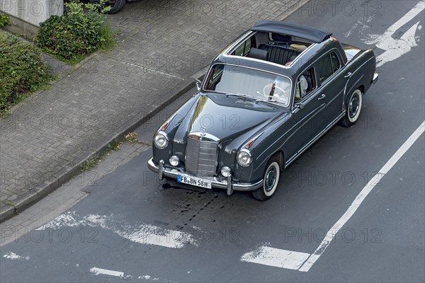 Vintage Mercedes-Benz 220 S