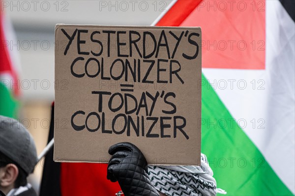 Hundreds of people take part in a pro-Palestine demonstration in Frankfurt am Main on 23 December 2023. The demonstration is accompanied by a massive police presence. Since a terrorist attack by Hamas on Israel on 7 October 2023 and Israel's subsequent intervention in the Gaza Strip