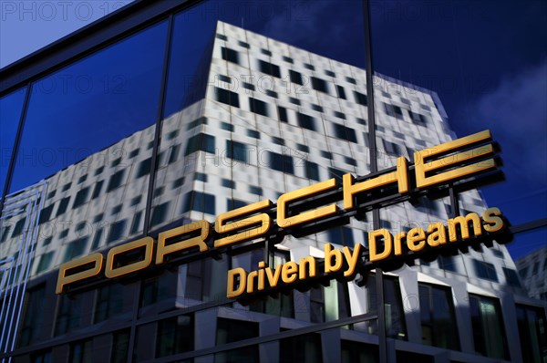 Porsche Brandstore DRIVEN BY DREAMS