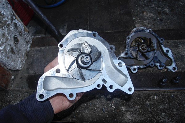 New and old car engine cooling system pumps