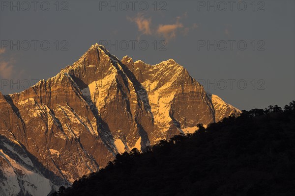 The main summit of the eigth-thousander Lhotse