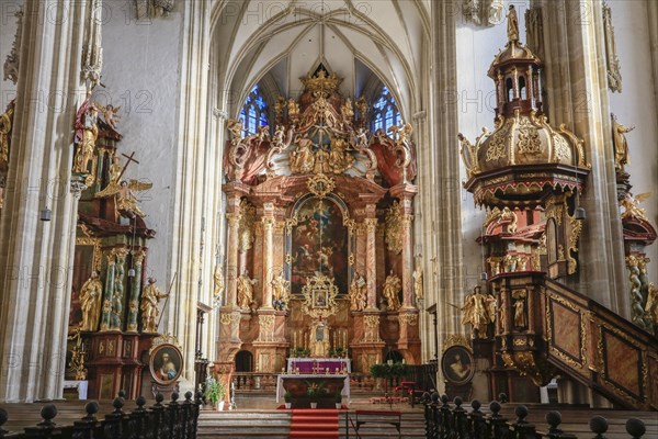 Gothic nave with pulpit and baroque high altar