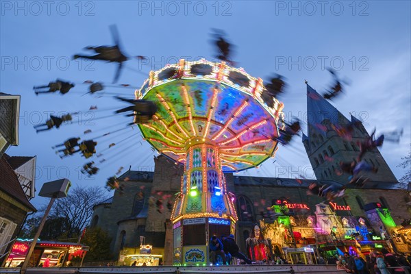 Chain carousel