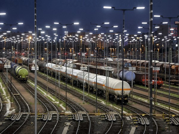 DB Cargo Halle marshalling yard. Over 1000 LED lights illuminate the shunting routes