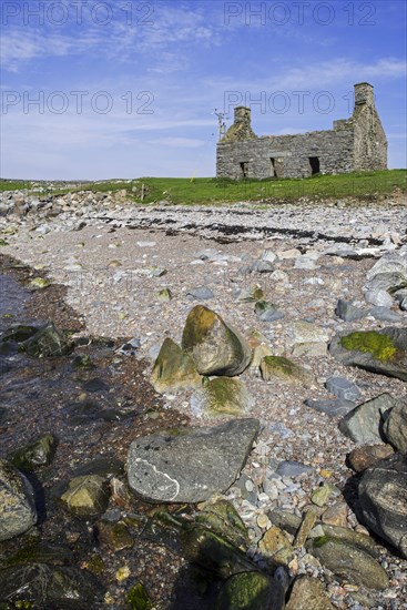 Ruin of old fishing booth at East Lunna Voe