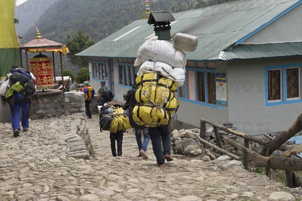 Nepali porters