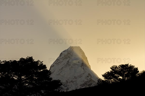 Six-thousander Ama Dablam