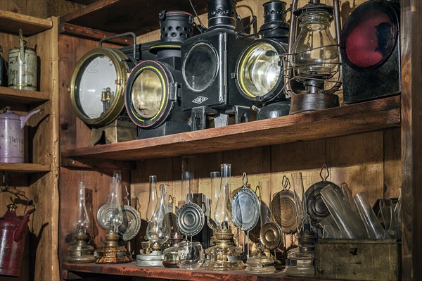 Petroleum lamps