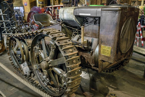 Stock tractor. Caterpillar stick 25 hp