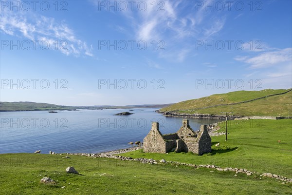 Ruin of old fishing booth at East Lunna Voe