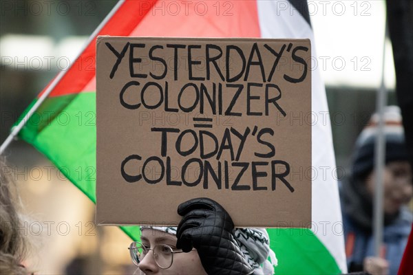 Hundreds of people take part in a pro-Palestine demonstration in Frankfurt am Main on 23 December 2023. The demonstration is accompanied by a massive police presence. Since a terrorist attack by Hamas on Israel on 7 October 2023 and Israel's subsequent intervention in the Gaza Strip