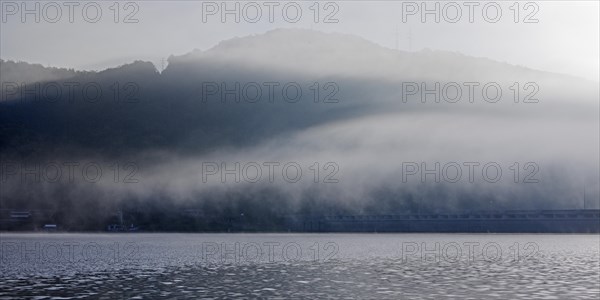 Edertalsperre with fog on the Edersee in the early morning