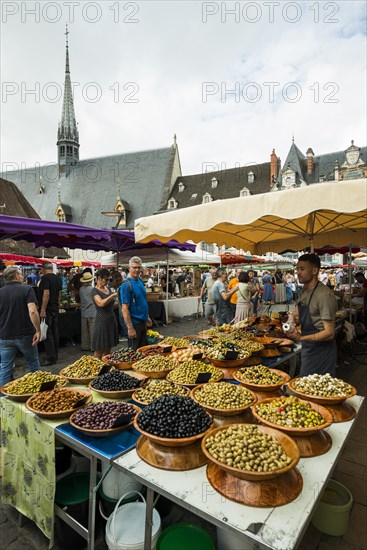 Market in front of the Hotel-Dieu