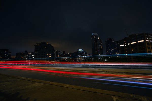 Night views vrom the Brooklyn Bridge Promenade