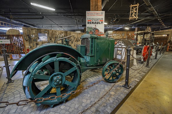 Renault tractor from the 1920s