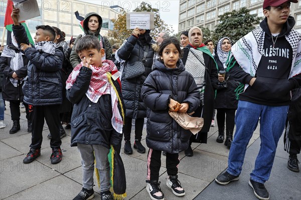 A young boy shows the peace sign during the demonstration Freedom for the people of Gaza