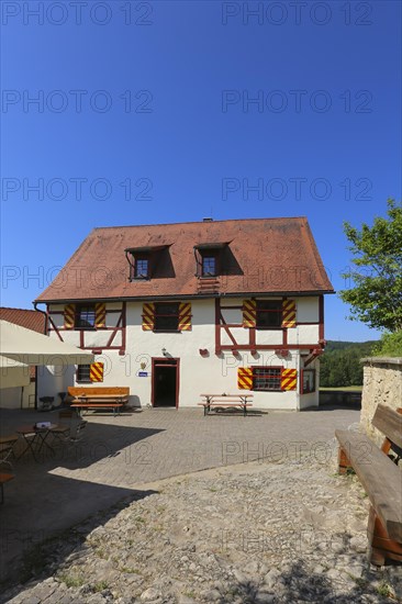 Hiking home of the Swabian Alb Association at Derneck Castle