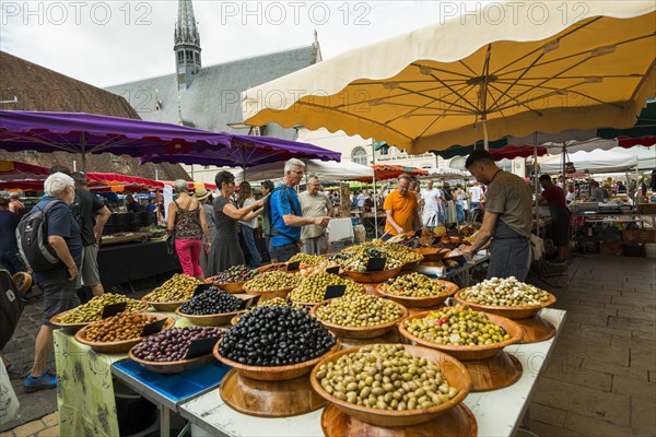 Market in front of the Hotel-Dieu