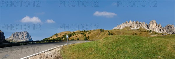 Strada Statale 243 del Passo Gardena (SS 243 for short, in German usually simply called Groedner-Joch-Strasse), state road through the Dolomites UNESCO World Heritage Site, Sassolungo on the left, Cirspitzen on the right, South Tyrol, Italy, Europe