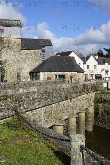 Bridge with Moulin du Pont mill at the mouth of La Mignonne into the Bay of Brest, Daoulas, Finistere Pen ar Bed department, Bretagne Breizh region, France, Europe