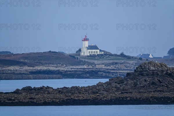 Ile Wrach lighthouse at the mouth of the Aber Wrach, Plouguerneau, Finistere Penn ar Bed department, Brittany Breizh region, France, Europe