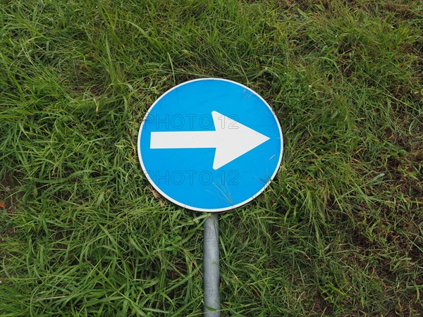 Direction arrow sign