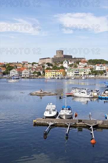 Marstrandsoe archipelago island with the harbour and Carlsten Fortress, Marstrand, Vaestra Goetalands laen, Sweden, Europe