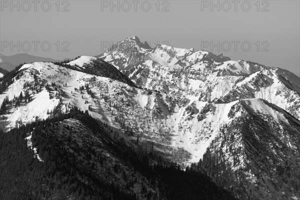 View from Wallberg over Hirschberg to Benediktenwand and Brauneck, winter, snow, Tegernsee mountains, Bavarian Prealps, Upper Bavaria, Bavaria, Germany, Europe