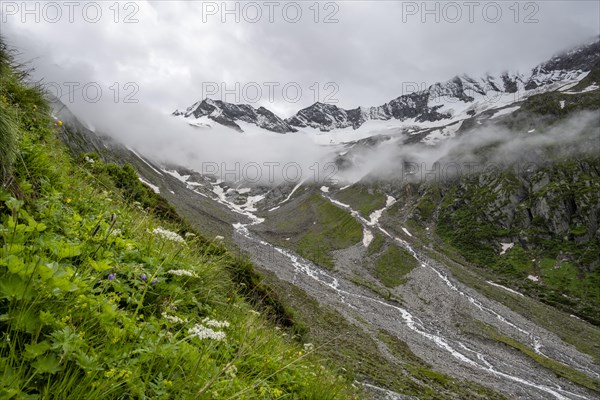 Cloudy valley of the Schlegeisgrund with mountain stream, glaciated mountain peaks Hoher Weiszint and glacier Schlegeiskees, Berliner Hoehenweg, Zillertal, Tyrol, Austria, Europe