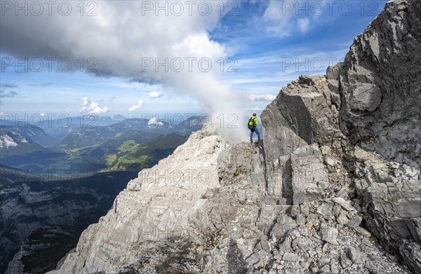 Mountaineer on a narrow rocky ridge, Watzmann crossing to Watzmann Mittelspitze, view of mountain panorama, Berchtesgaden National Park, Berchtesgaden Alps, Bavaria, Germany, Europe