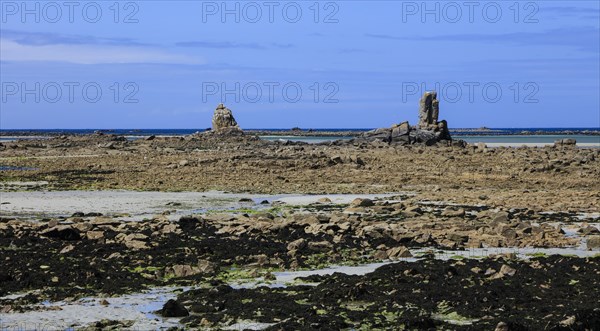 Keremma dunes with rock formations on the English Channel beach, Treflez, Finistere Penn-ar-Bed department, Brittany Breizh region, France, Europe