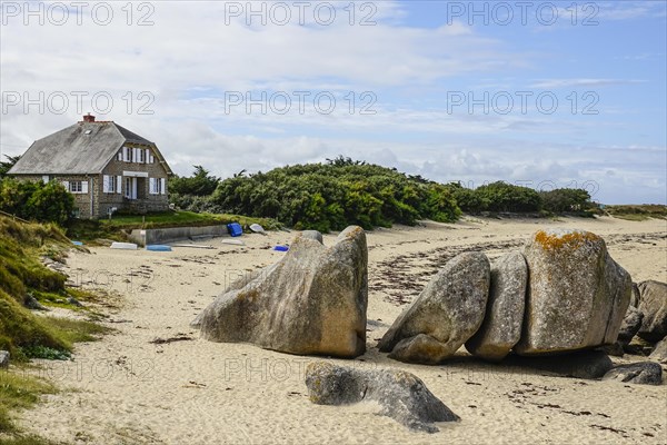 Lighthouse and beach at the Pointe de Pontusval, Plouneour-Brignogan-Plage, department Finistere Penn ar Bed, region Bretagne Breizh, Atlantic coast, France, Europe