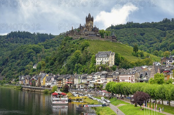 Former Imperial Castle overlooking the city of Cochem, Rhineland Palatinate, Germany, Europe