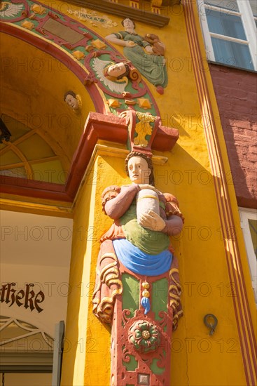 Historic Old Ratsapotheke in the old town, decorative entrance, colourful coats of arms and figures on the facade of the building, colourful Renaissance entrance portal, detailed view, Old Ratsapotheke from 1598, Hanseatic City of Lueneburg, Lower Saxony, Germany, Europe