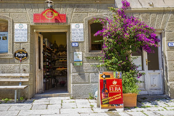 Small grocery shop in San Piero in Campo, near Marina di Campo, Elba, Tuscan Archipelago, Tuscany, Italy, Europe