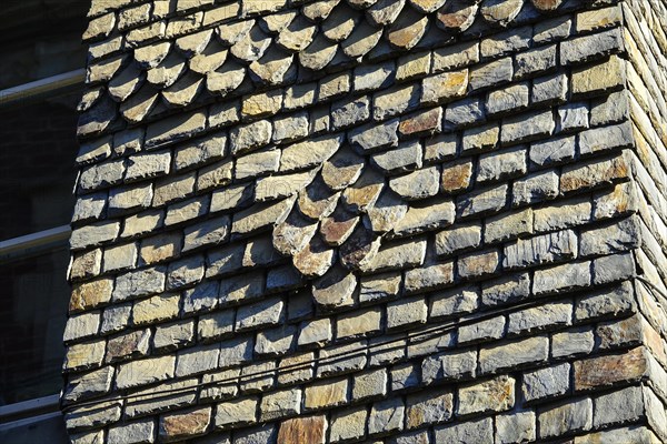Detail of the shingle-clad facade of an old house in Rue Ange de Guernisac, Morlaix Montroulez, Finistere Penn Ar Bed department, Bretagne Breizh region, France, Europe
