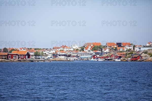 View of Hoenoe, Hoenoe archipelago island, Oeckeroe municipality, Vaestra Goetalands laen province, Sweden, Europe