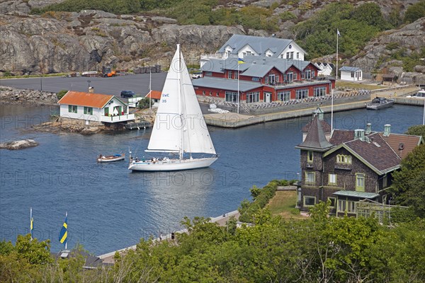 Boats and the archipelago island of Marstrandsoe, Marstrand, Vaestra Goetalands laen, Sweden, Europe