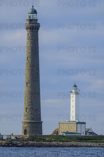 View from Porz Grach to the lighthouse Phare de l'Ile Vierge in the Lilia Archipelago, with 82, 5 metres the highest lighthouse in Europe, Plouguerneau, department Finistere Penn ar Bed, region Bretagne Breizh, France, Europe