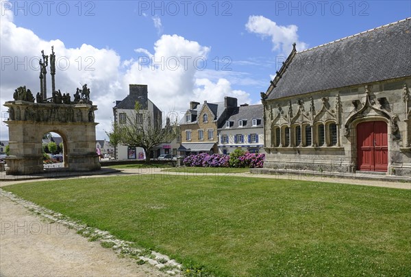 Ossuary Ossuaire and Calvary Calvaire, enclosed parish Enclos Paroissial de Pleyben from the 15th to 17th century, Finistere department, Brittany region, France, Europe