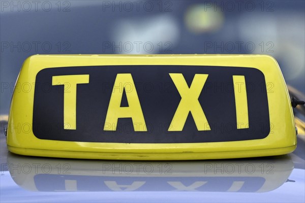 Taxi lettering