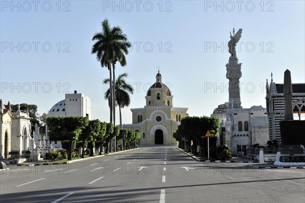 Road to the church on the Cementerio de Cristobal Colon, Christopher Columbus Cemetery, 56 ha cemetery, Havana, Cuba, Greater Antilles, Caribbean, Central America, America, Central America